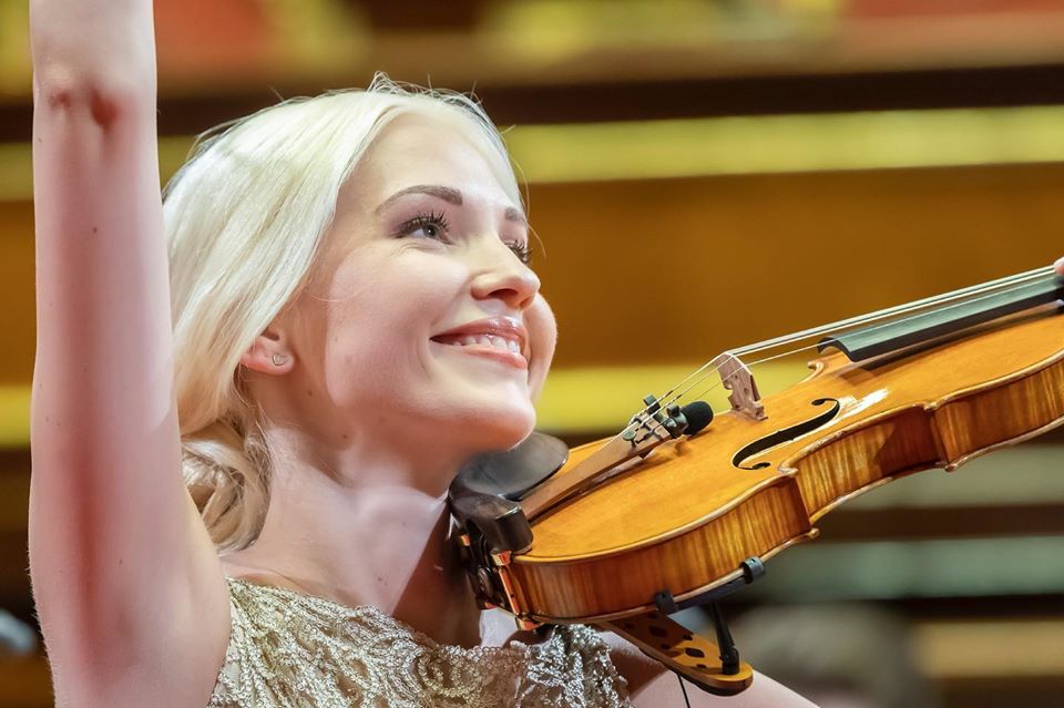 ANASTASIYA PETRYSHAK Violin